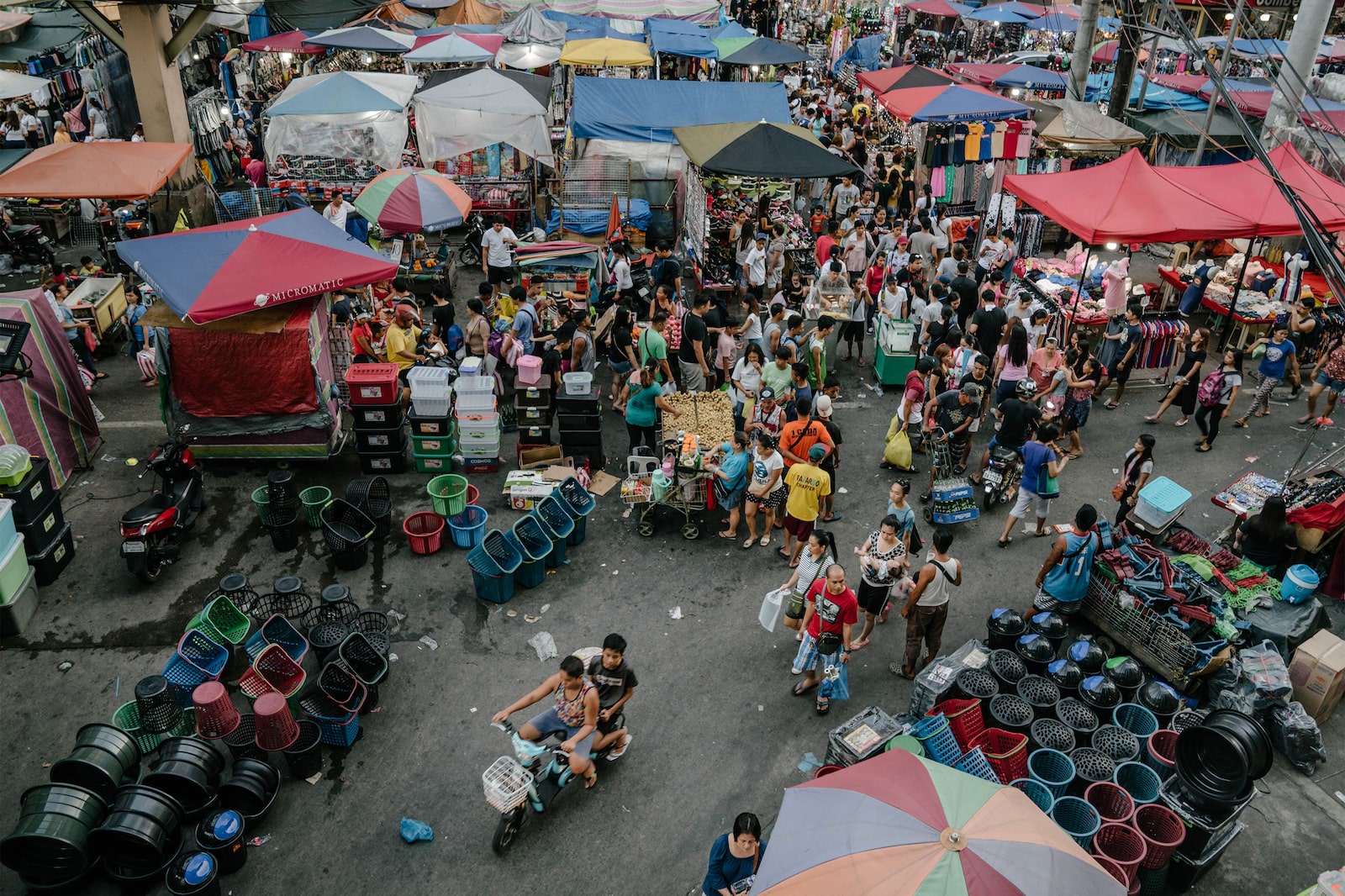 Aerial view of a bustling Divisoria Market